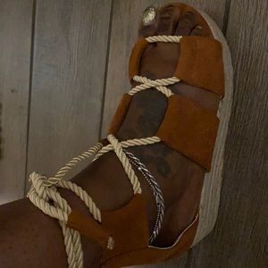 Size 39 tan & baby blue wedge Sandler